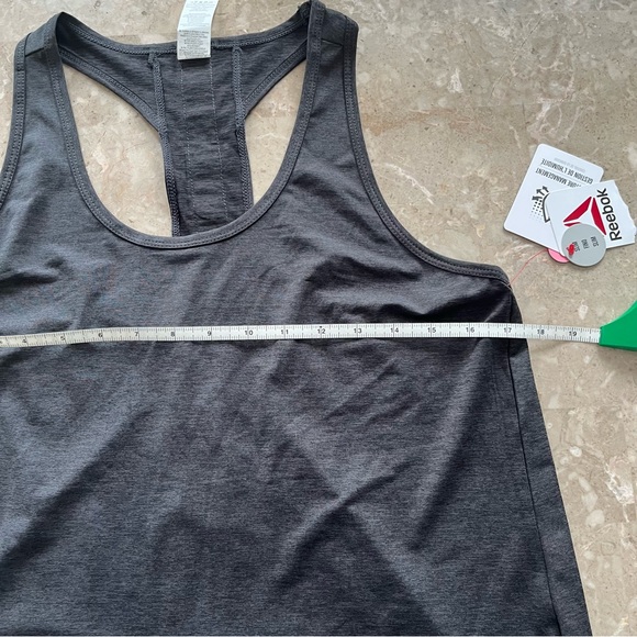 Reebok grey loose and flowy tank top size medium - Picture 7 of 8